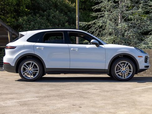 Certified 2021 Porsche Cayenne AWD/4WD image 12