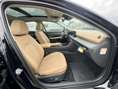 New 2025 Hyundai Sonata Limited image 13