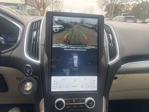 Used 2021 Ford Edge Titanium image 16