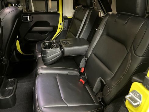 Used 2022 Jeep Wrangler Unlimited Rubicon w/ Dual Top Group image 36