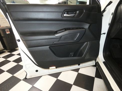 Used 2022 Nissan Pathfinder SL image 19