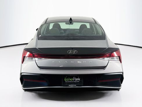 Used 2025 Hyundai Elantra SEL FWD image 7