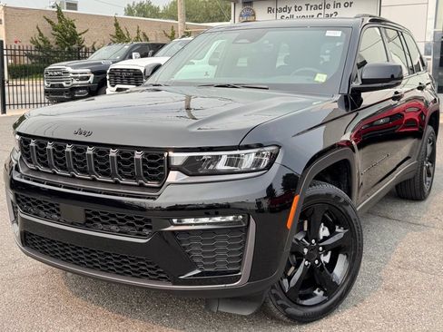 New 2026 Jeep Grand Cherokee Limited w/ Limited Altitude Package AWD/4WD image 3