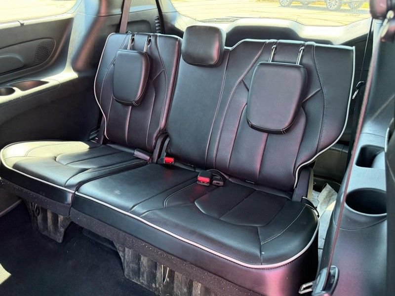 Used 2025 Chrysler Pacifica Limited FWD image 8