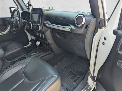 Used 2017 Jeep Wrangler Unlimited Sahara w/ Connectivity Group AWD/4WD image 19