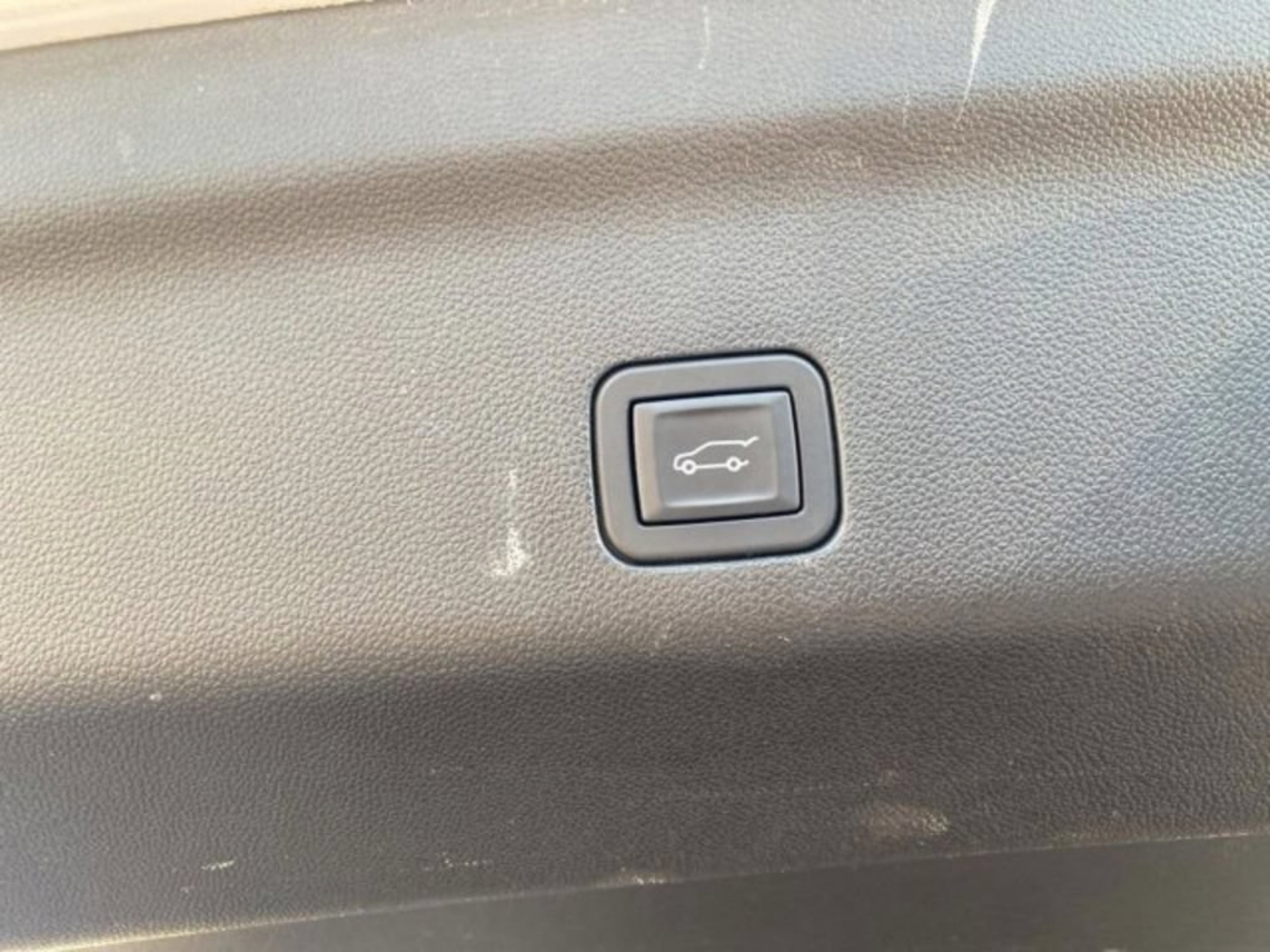 Used 2024 GMC Yukon XL Denali RWD image 37