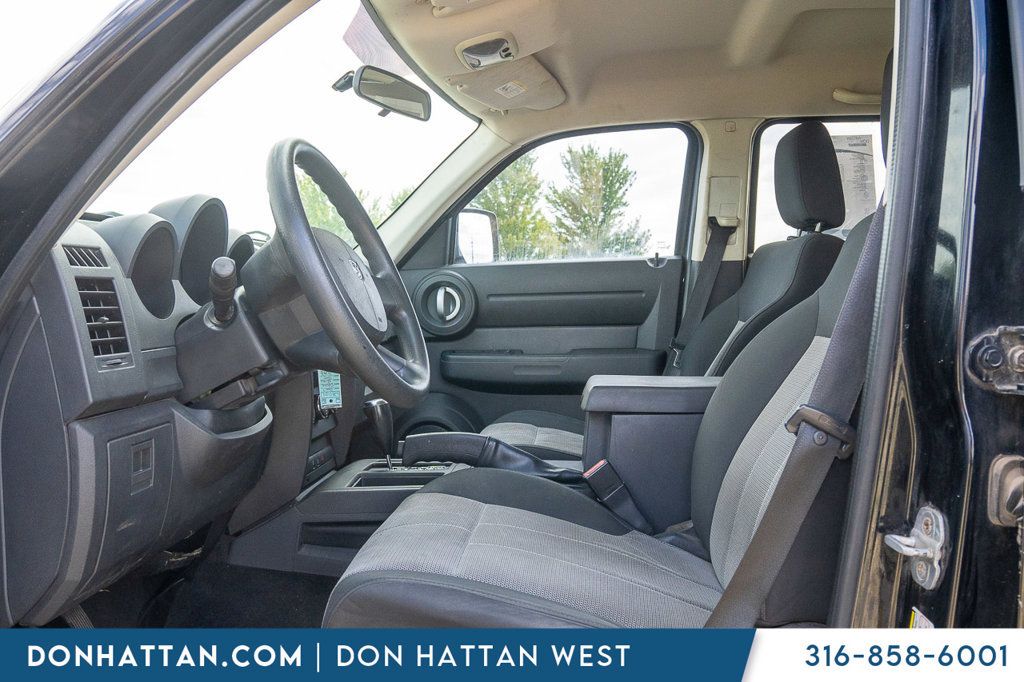 Used 2007 Dodge Nitro SXT RWD image 3