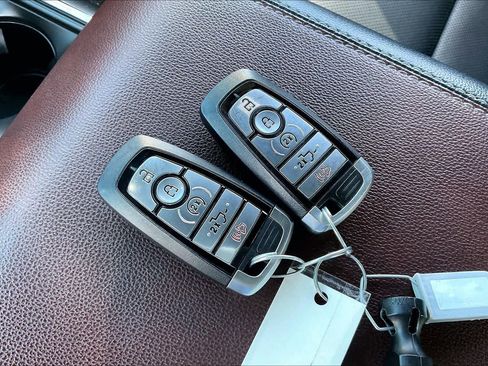 Used 2022 Ford F150 Lariat image 14