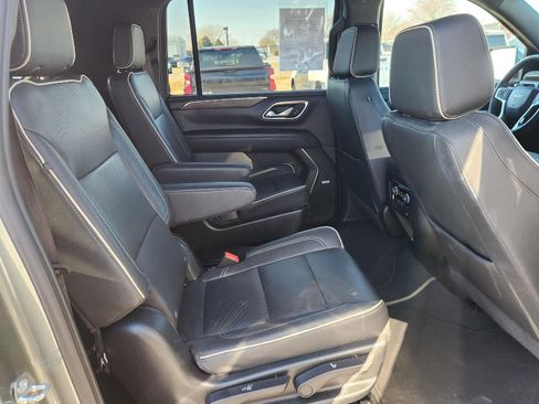 Used 2023 Chevrolet Suburban Premier image 25