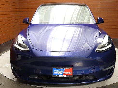 Used 2023 Tesla Model Y Performance AWD/4WD image 2