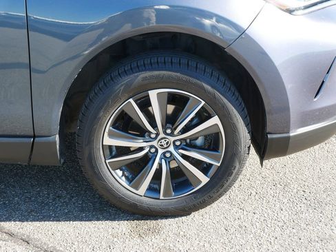 Used 2024 Toyota Venza LE image 9