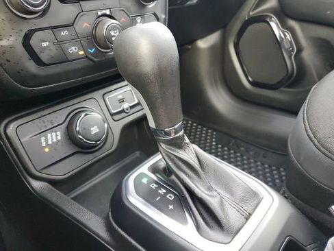 Used 2018 Jeep Renegade Altitude w/ UConnect 8.4 Nav Group image 15