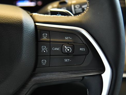 Used 2024 Jeep Grand Cherokee L Limited w/ Luxury Tech Group II AWD/4WD image 39