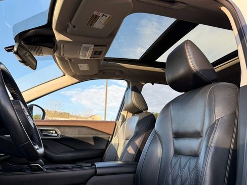 Used 2022 Nissan Rogue Platinum w/ Head-Up Display Package image 24