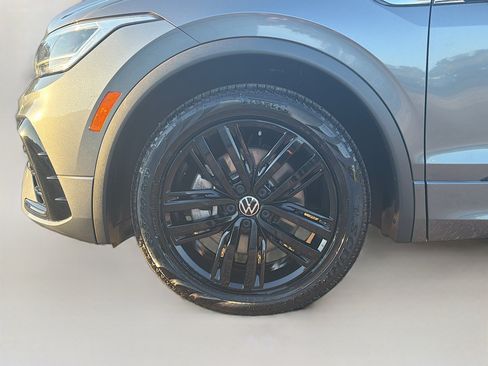 Used 2022 Volkswagen Tiguan SE R-Line FWD image 42