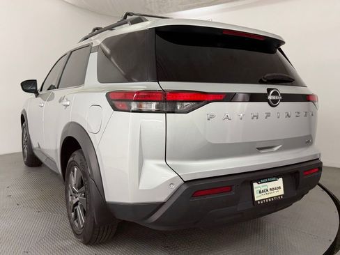 Used 2023 Nissan Pathfinder SV image 7