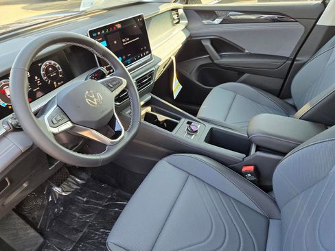 New 2026 Volkswagen Tiguan SE image 11