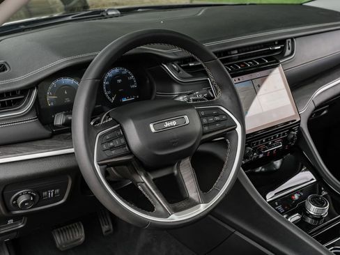 Used 2023 Jeep Grand Cherokee L Limited w/ Luxury Tech Group II image 23