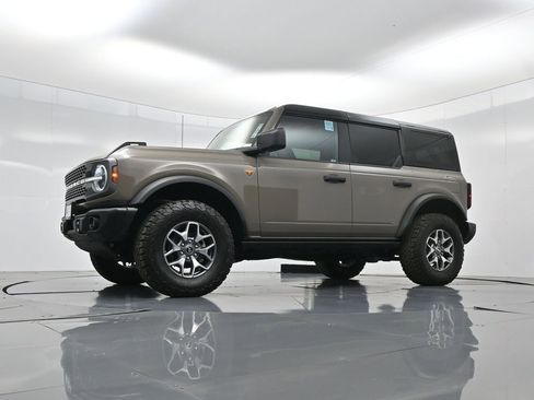 Used 2025 Ford Bronco Badlands image 43