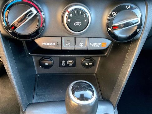Used 2019 Hyundai Kona SEL AWD/4WD image 34