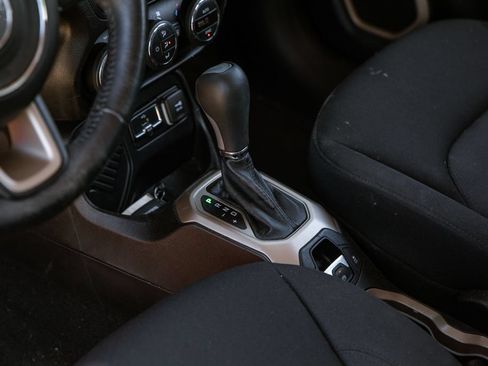 Used 2015 Jeep Renegade Latitude w/ Popular Equipment Group FWD image 14