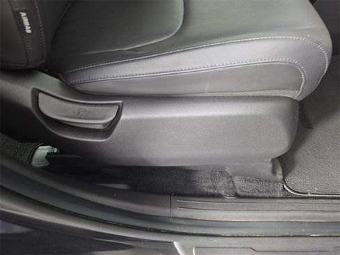 Used 2022 Kia Carnival LX image 42