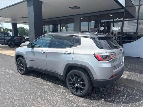 Used 2023 Jeep Compass Latitude w/ Convenience Group AWD/4WD image 6