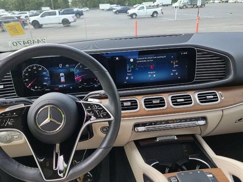 Used 2025 Mercedes-Benz GLE 350 4MATIC w/ AMG Line Exterior image 9