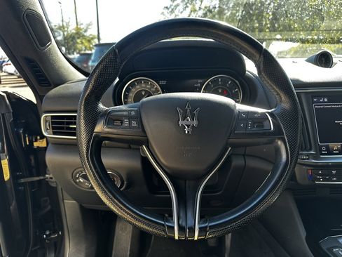Used 2021 Maserati Levante image 19