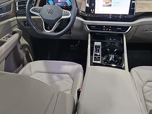 New 2026 Volkswagen Atlas SE FWD image 28