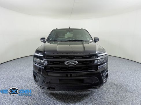 Used 2022 Ford Expedition Max Limited AWD/4WD image 2