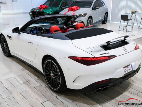 Used 2022 Mercedes-Benz SL 55 AMG 4MATIC w/ Driver Assistance Package image 41