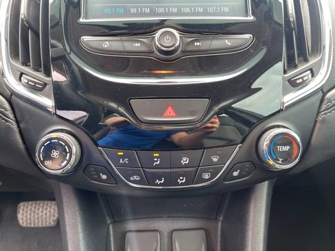 Used 2017 Chevrolet Cruze Premier image 20