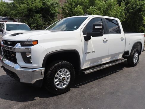 Used 2023 Chevrolet Silverado 2500 LT AWD/4WD image 3