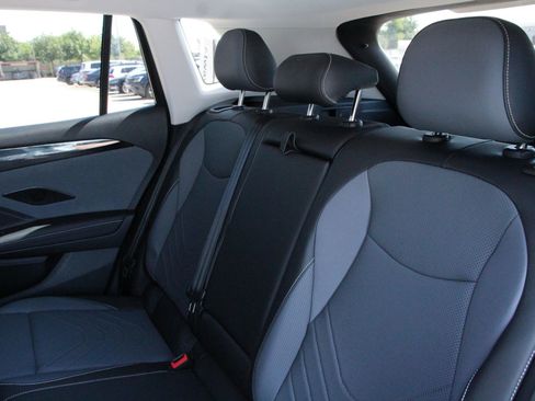Certified 2025 Volkswagen Tiguan SE FWD image 15