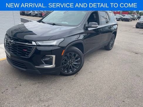 Used 2023 Chevrolet Traverse RS FWD image 1
