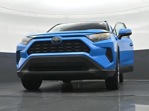 Used 2020 Toyota RAV4 LE FWD image 29