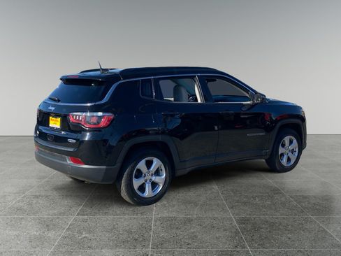 Used 2020 Jeep Compass Latitude FWD image 5