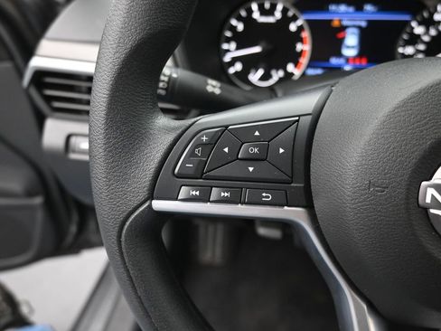 Used 2025 Nissan Altima 2.5 SV FWD image 7