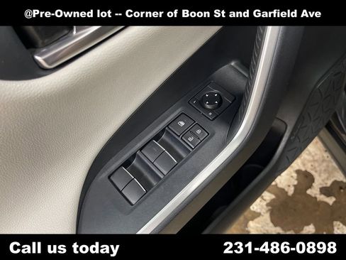 Used 2020 Toyota RAV4 Limited AWD/4WD image 16