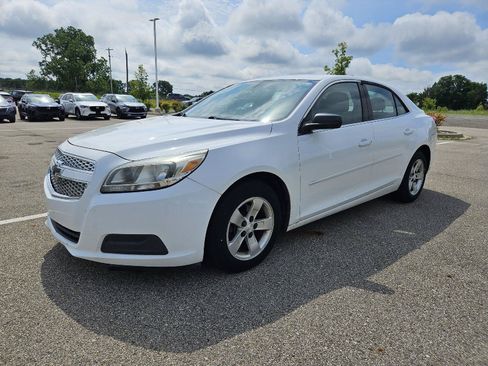 Used 2013 Chevrolet Malibu LS w/ Protection Package FWD image 3