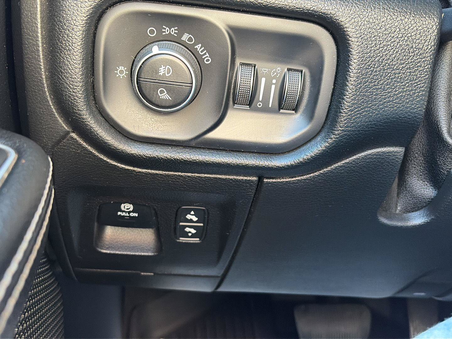 Used 2020 RAM 1500 Laramie AWD/4WD image 34