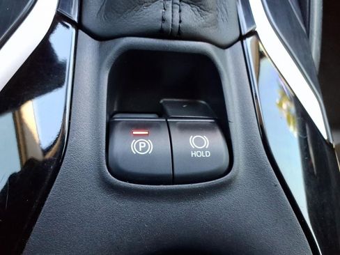 Used 2020 Toyota Corolla LE image 29