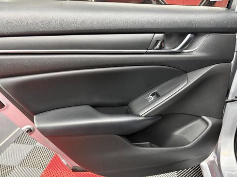 Used 2018 Honda Accord Sport image 9