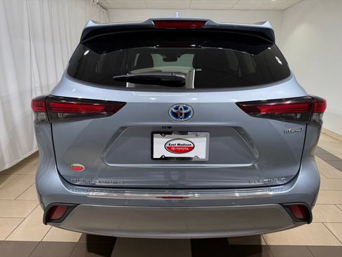 Certified 2024 Toyota Highlander Platinum AWD/4WD image 4