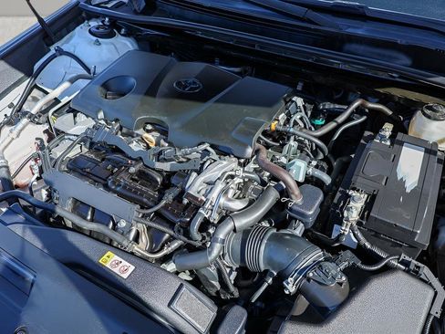 Used 2020 Toyota Camry SE image 30