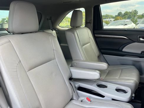 Used 2015 Toyota Highlander Limited Platinum AWD/4WD image 15