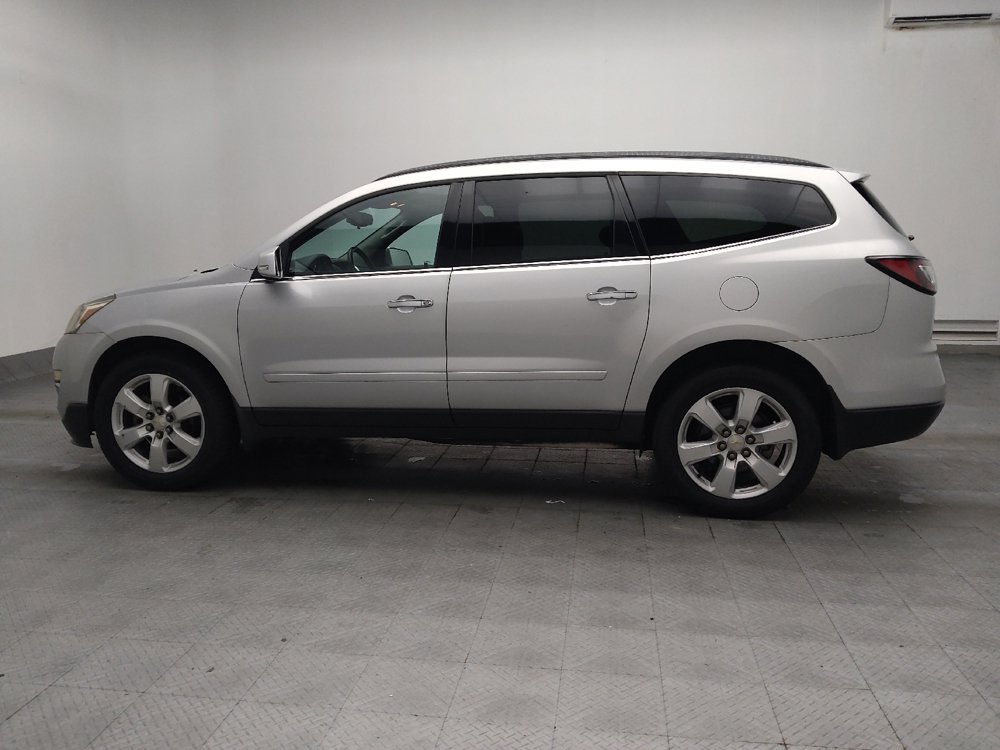 Used 2017 Chevrolet Traverse LT w/ Style and Technology Package FWD image 3