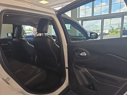 Used 2019 Jeep Cherokee Limited AWD/4WD image 33