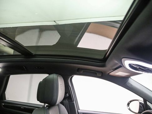 Certified 2025 Porsche Macan S AWD/4WD image 22